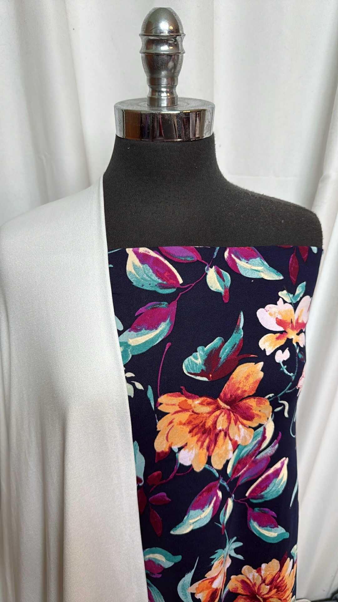 IVORY/NAVY FLORAL BUNDLE : 2YD Navy Floral DBP & 2YD Ivory Oakley SK : A28389