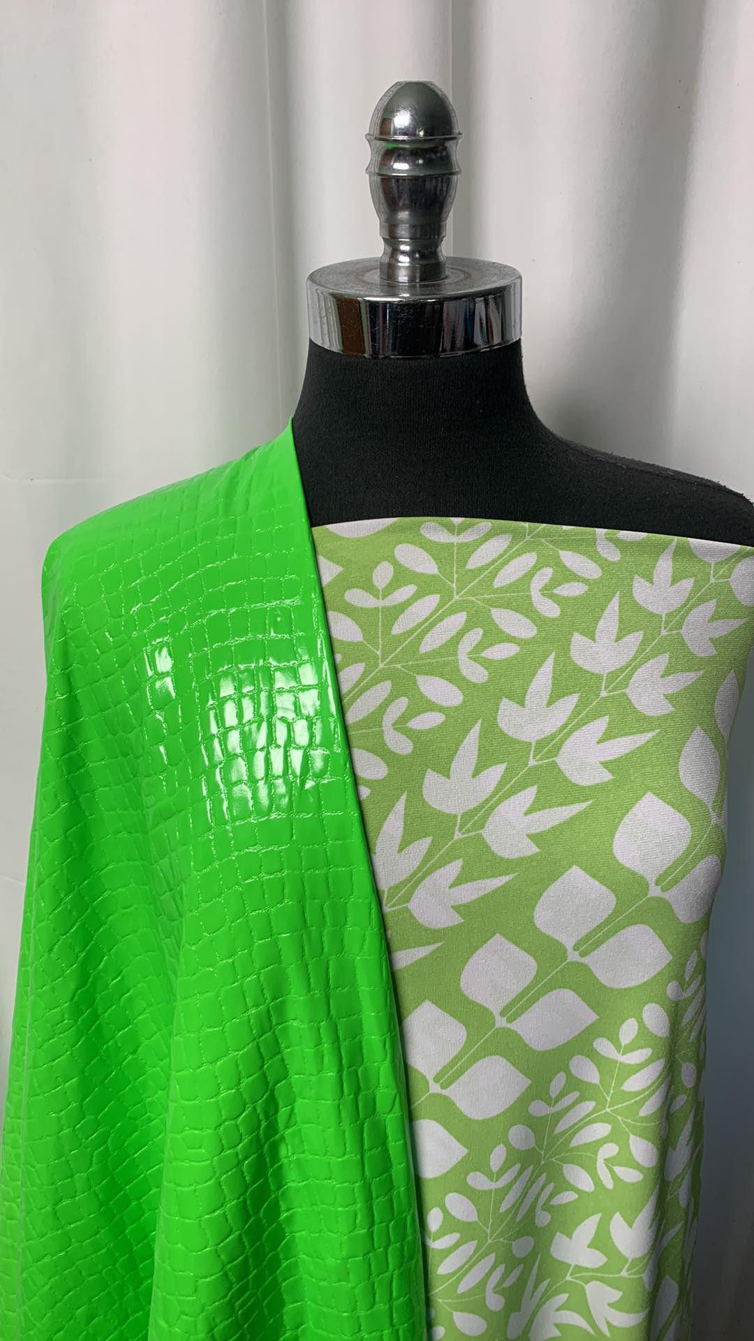 GREEN LEAVES/VINYL BUNDLE : 2YD Green Leaves ITY & 2YD Green Stretch Vinyl : A25095