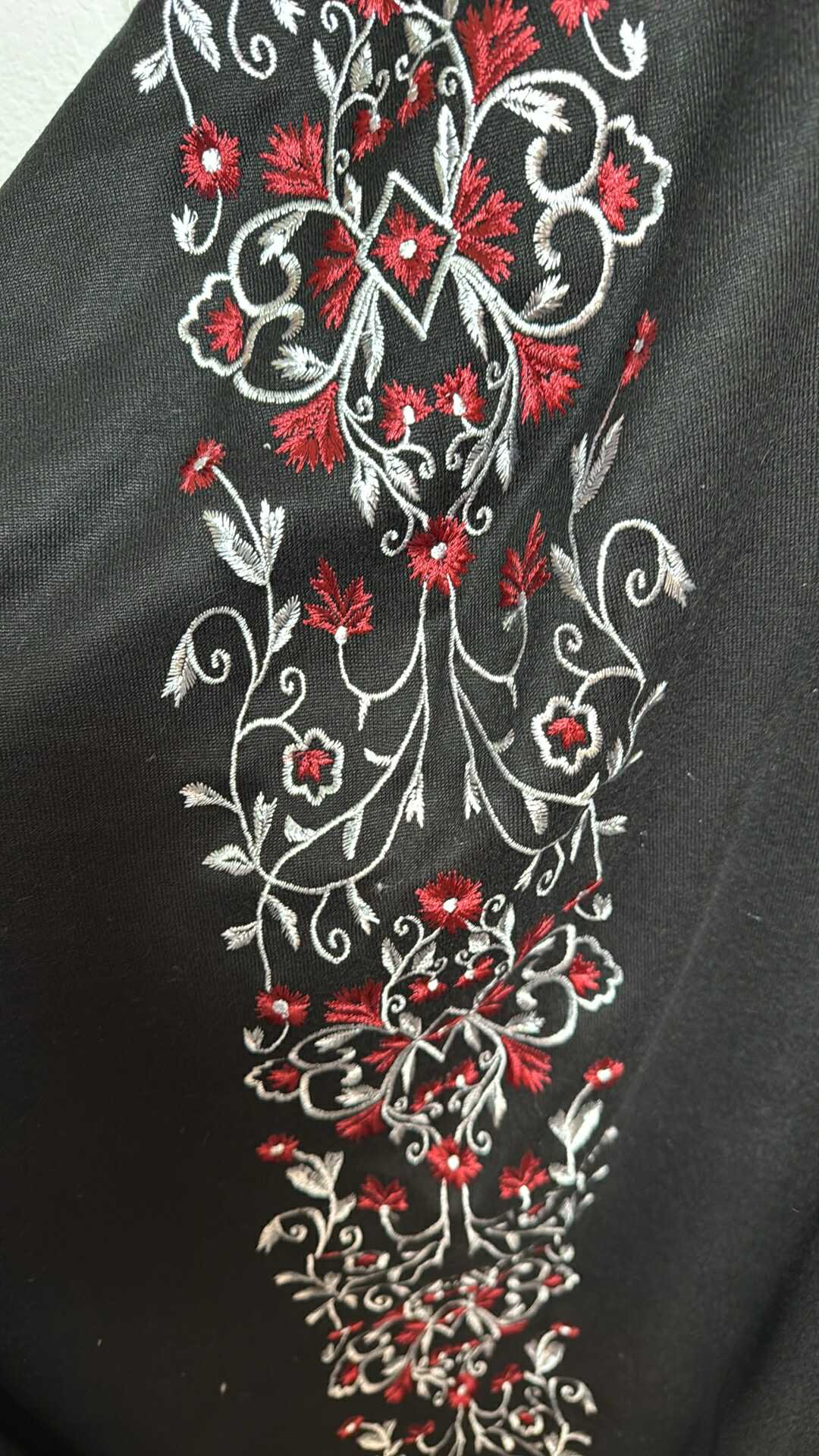 BLACK/EMBRODERED FLORAL BUNDLE : 2YD Black PF Rib & 2YD Embroidered Hacci SK : A29081