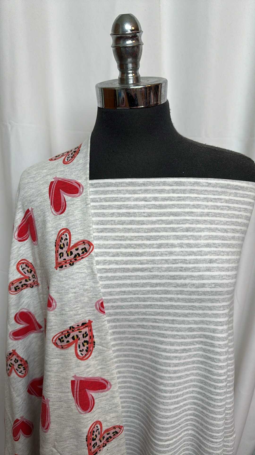 LEOPARD HEART/STRIPE BUNDLE : 1+YD Leopard/Heart PRS FT & 1YD Heather Grey Stripe Organic C/S Interlock (70" Wide) : A27675