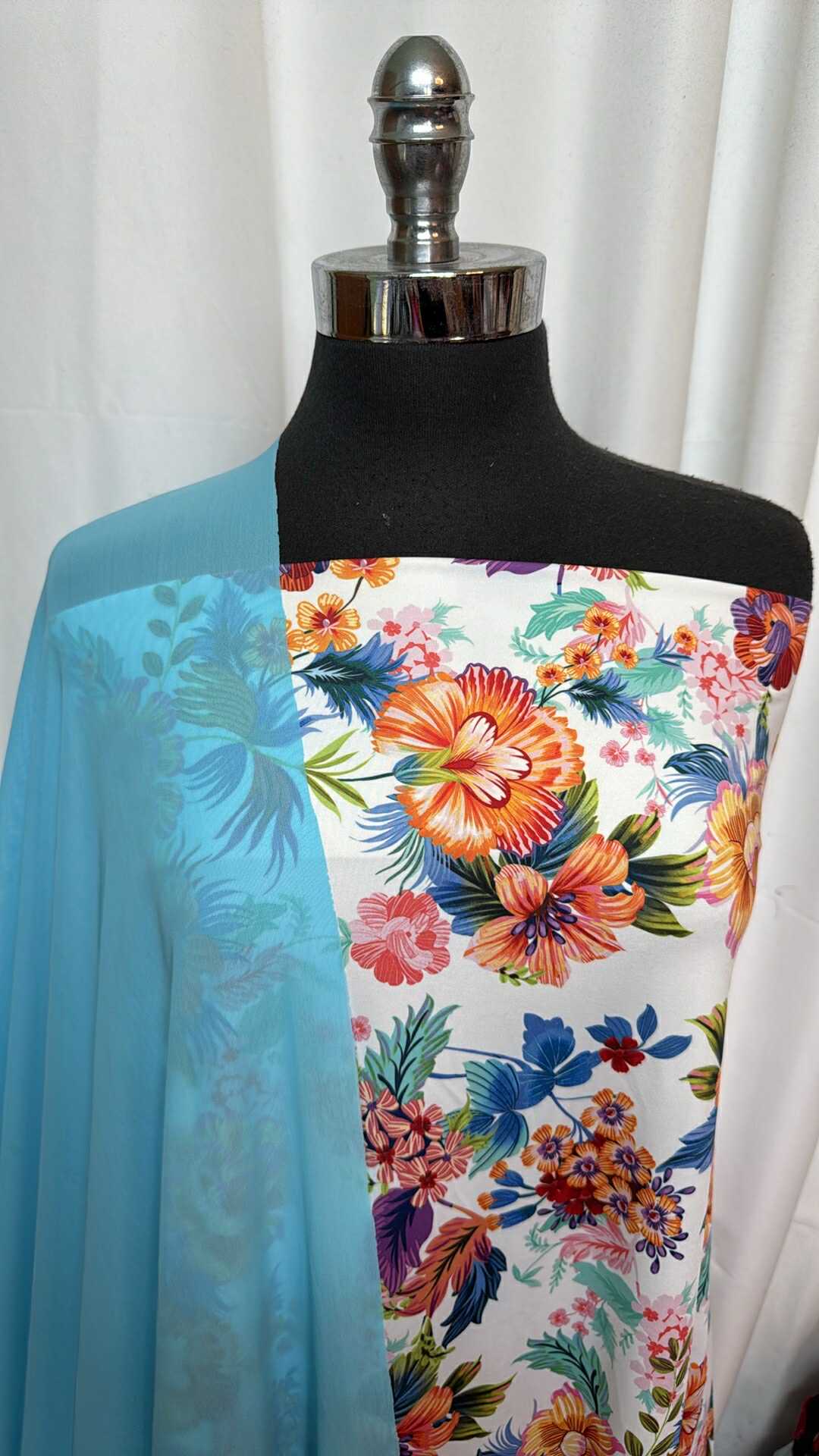 FLORAL/BLUE MESH BUNDLE : 1.5YD Floral N/S Swim & 2YD Blue Power Mesh : A27691