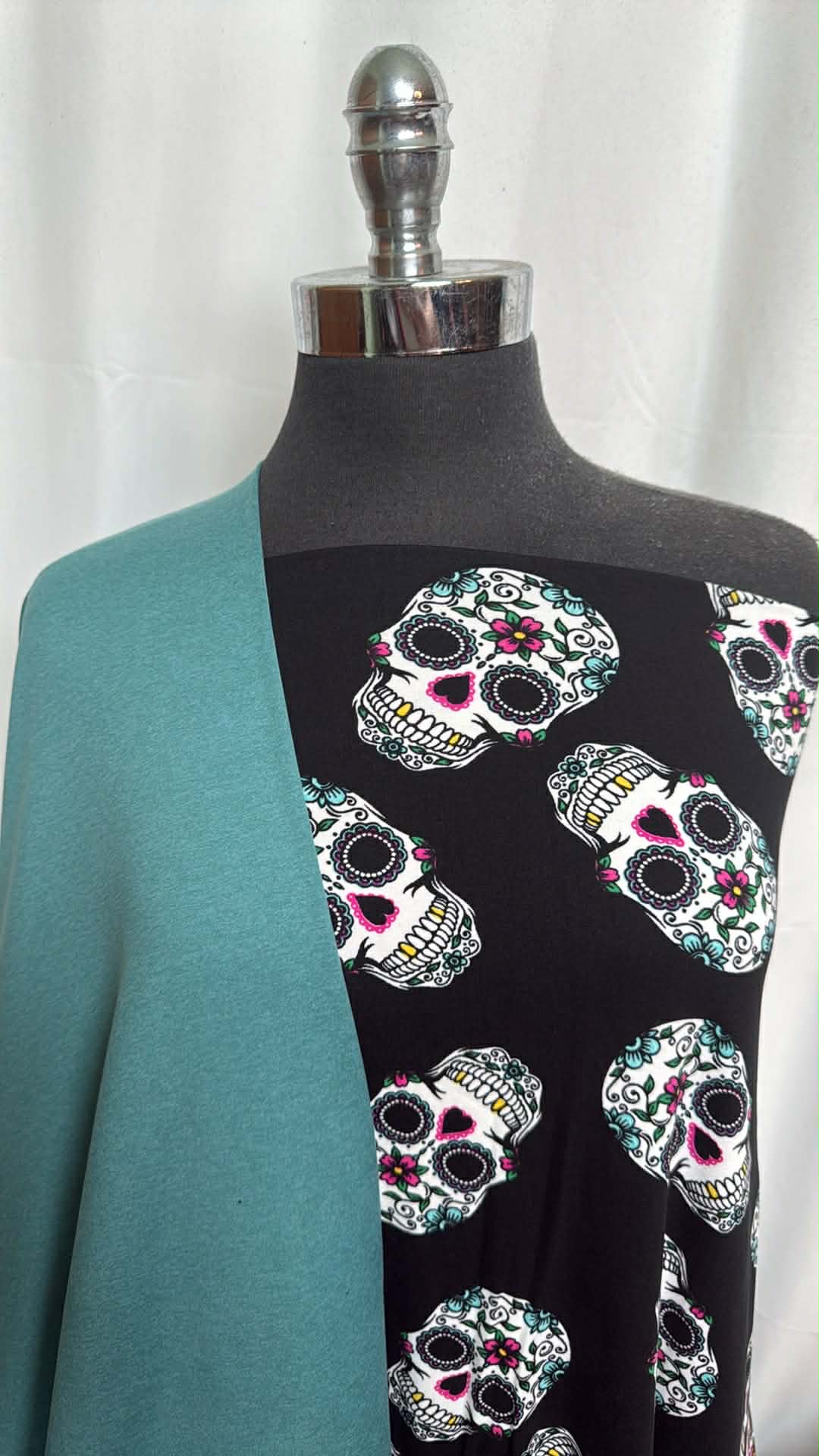 AQUA/SUGAR SKULLS BUNDLE : 2YD Sugar Skulls DBP & 1.5YD Aqua Peached PF : A29756