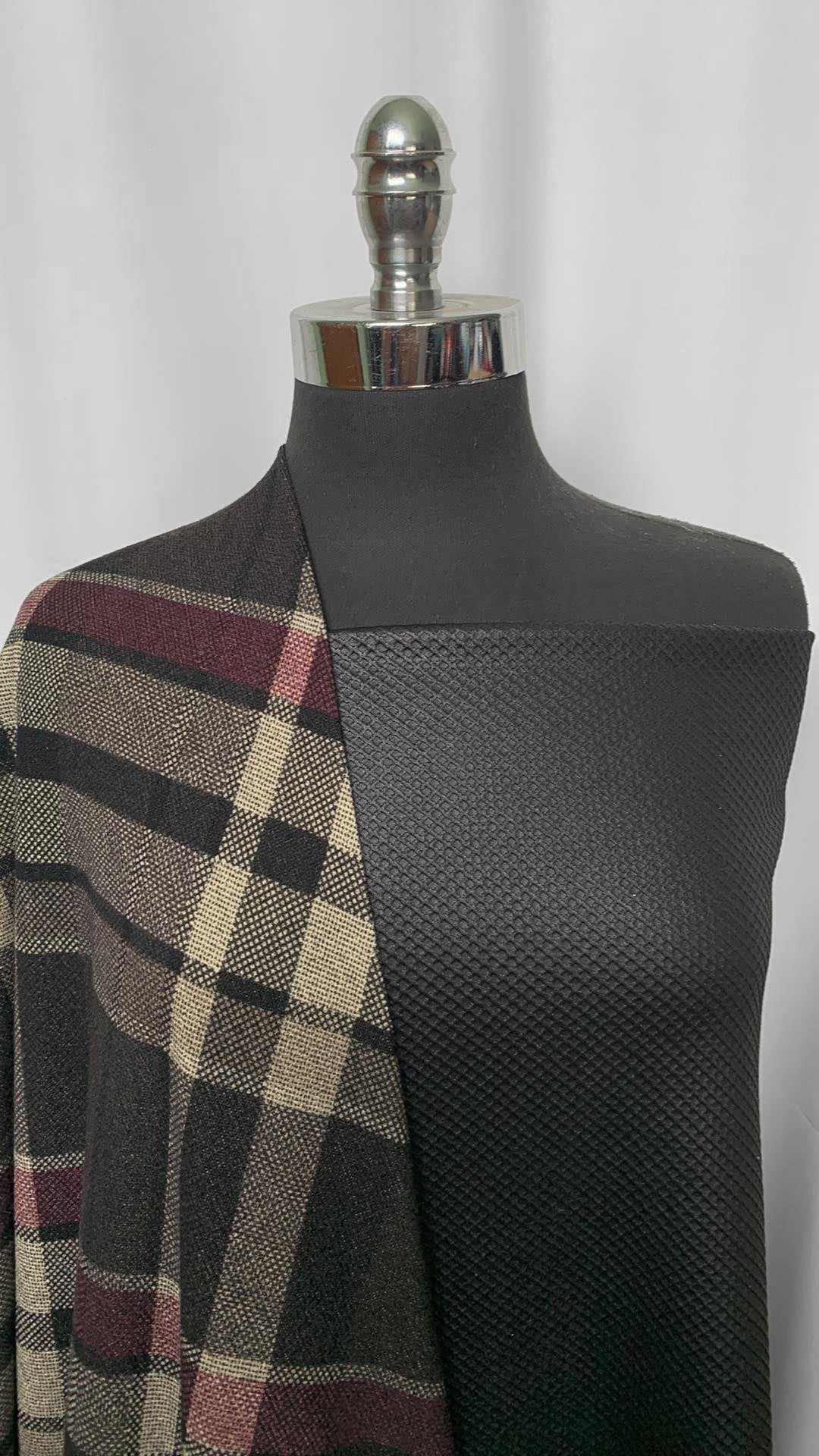 TEXTURED FOIL/PLAID BUNDLE : 2YD Black Textured Foil P/S DK & 2YD Plaid SK : A2117