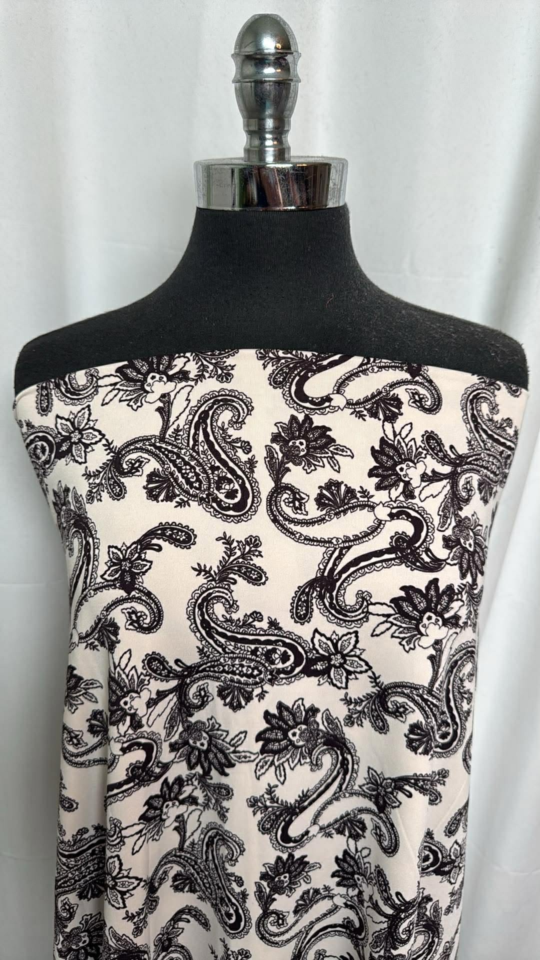 Ivory/Black Paisley - Medium-Weight Yoga Performance - 2 Yard Cut