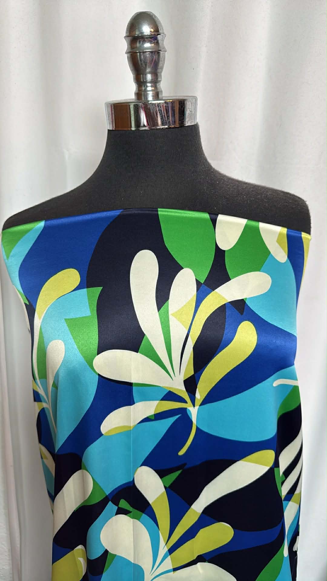 Retro Floral - Satin - 2 Yard Cut