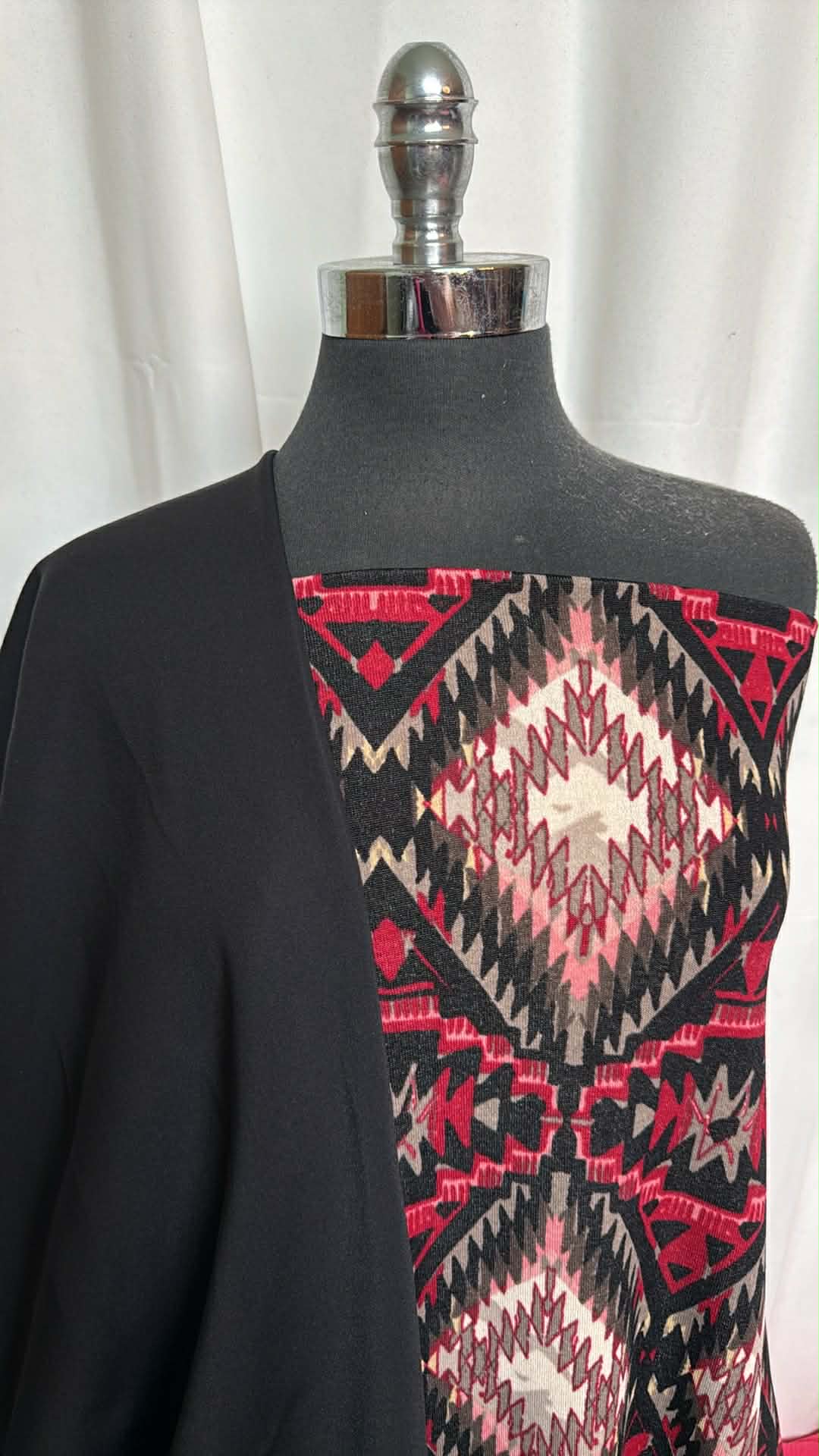 BLACK/RED GEO BUNDLE : 2YD Black Stretch Softshell & 2YD Black/Red Geo Ana SK : A29481