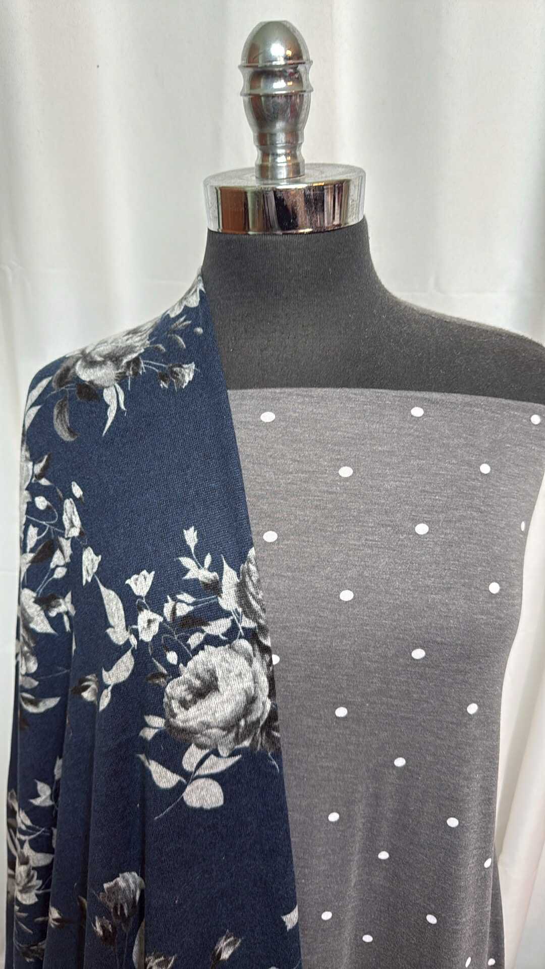 GREY DOT/NAVY FLORAL BUNDLE : 2YD Grey Dot PRS Jersey & 1+YD Navy Floral Brushed Hacci SK : A28179