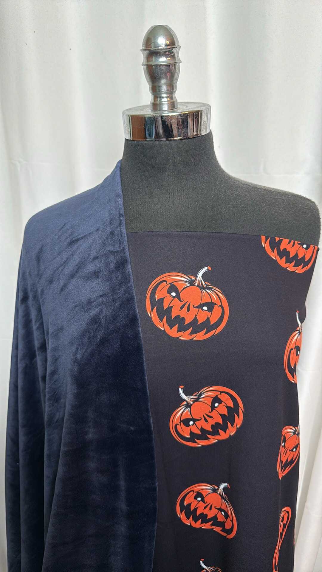 NAVY PLUSH/PUMPKINS BUNDLE : 1.5YD Pumpkins Double-Sided Yoga PF & 2.5YD Navy Velvet Plush : A28203