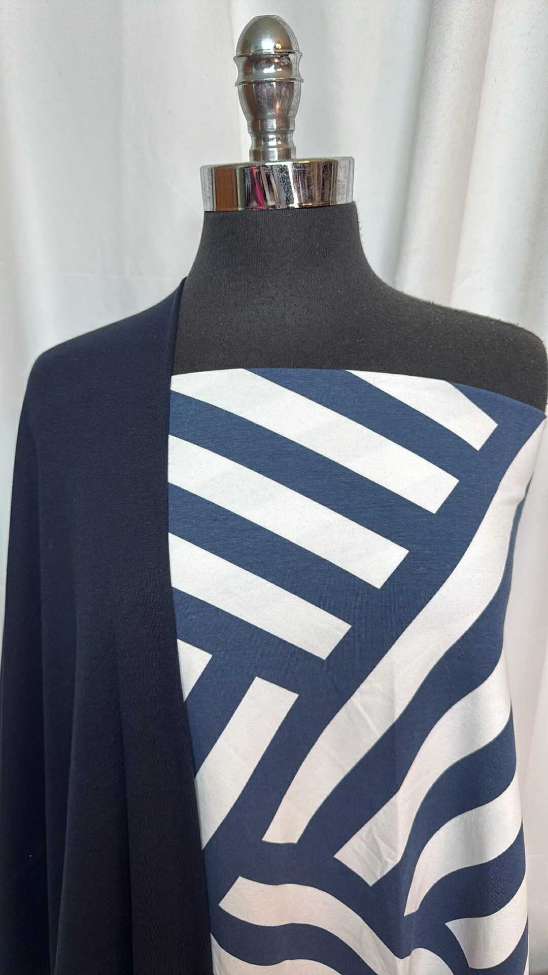 NAVY/DIAGONAL LINES BUNDLE : 1.5YD Diagonal Lines C/S & 1.5YD Navy Cotton Rib : A28818