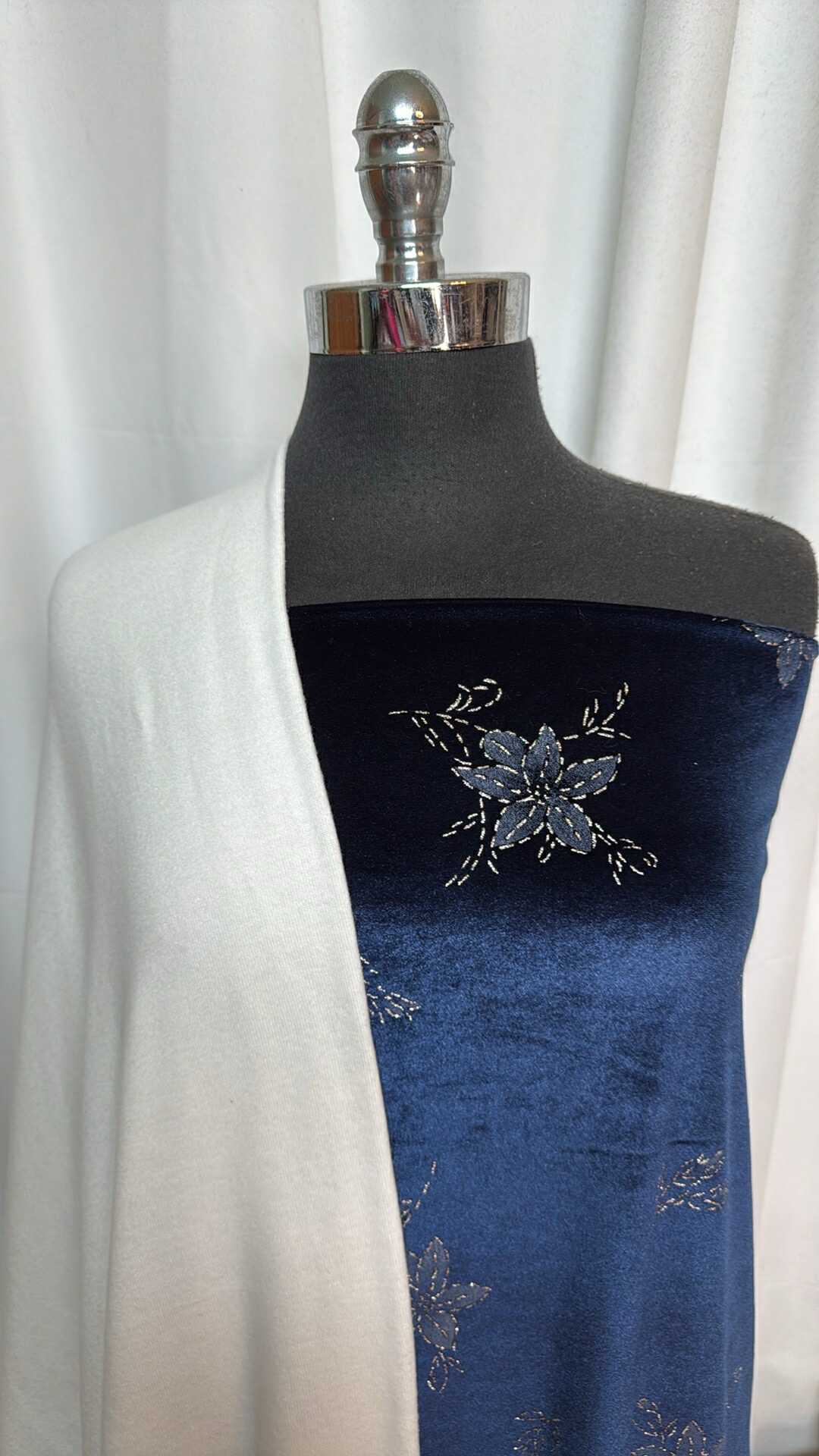 IVORY/NAVY FLORAL VELVET BUNDLE : 3YD Ivory Brushed Hacci SK & 2YD Navy Floral Stretch Velvet : A28819