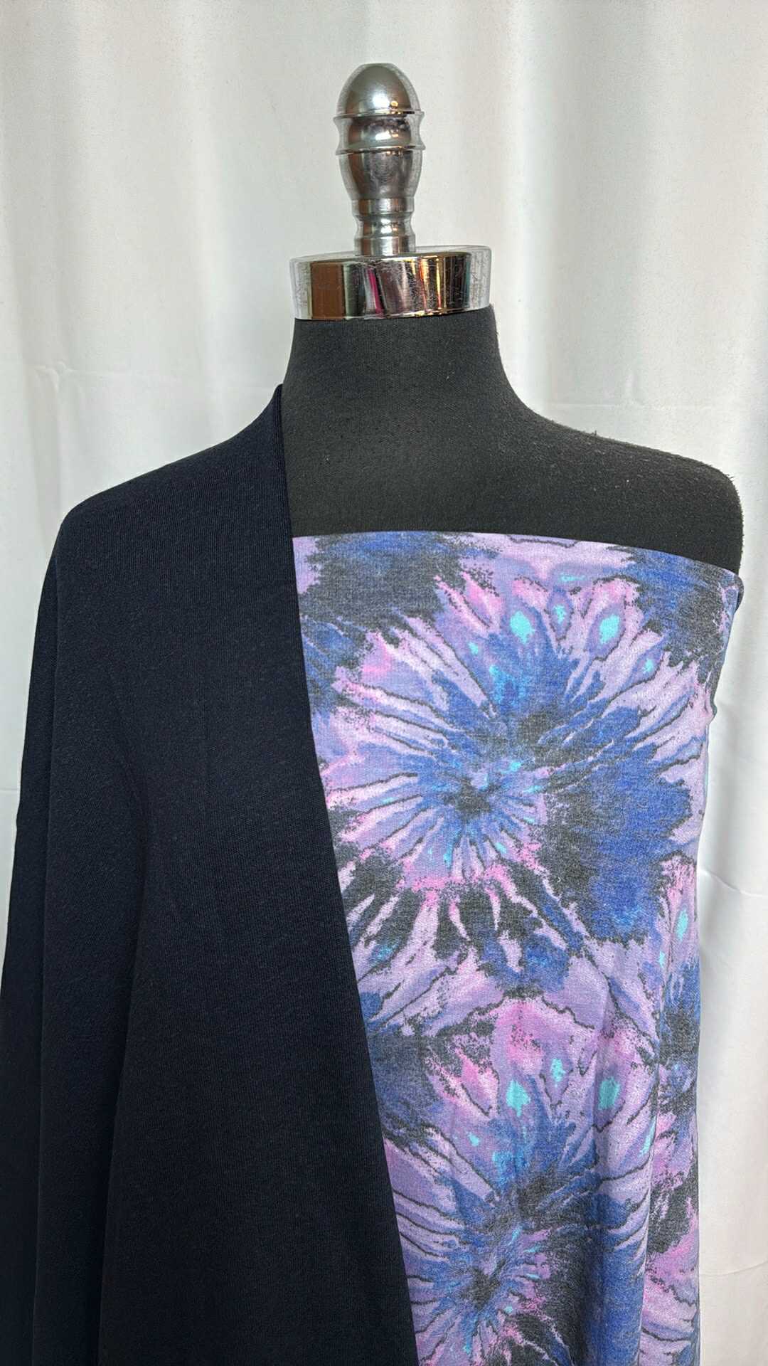 BLACK/SPIRAL TIE DYE BUNDLE : 2YD Spiral Tie Dye PRS FT & 2YD Black Cotton-Blend FT : A29327