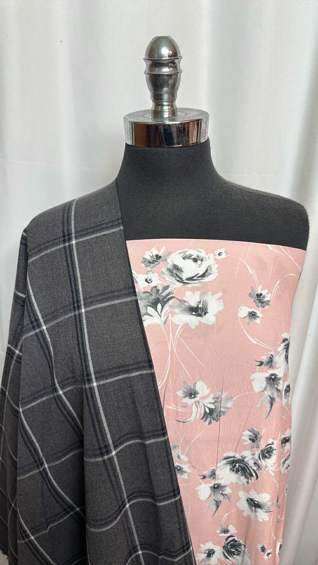CHARCOAL PLAID/BLUSH FLORAL BUNDLE : 2YD Blush Floral Poly Woven & 2YD Charcoal Plaid Yarn-Dyed Woven : A28246