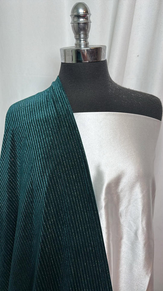 IVORY/GREEN VELVET BUNDLE : 2YD Ivory Casino & 2YD Green Stretch Velvet w/Lurex : A31088