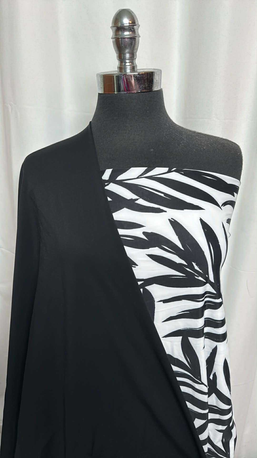 BLACK/WHITE LEAVES BUNDLE : 1.5YD Black/White Leaves N/S Swim & 1.5YD Black N/S Swim : A29406