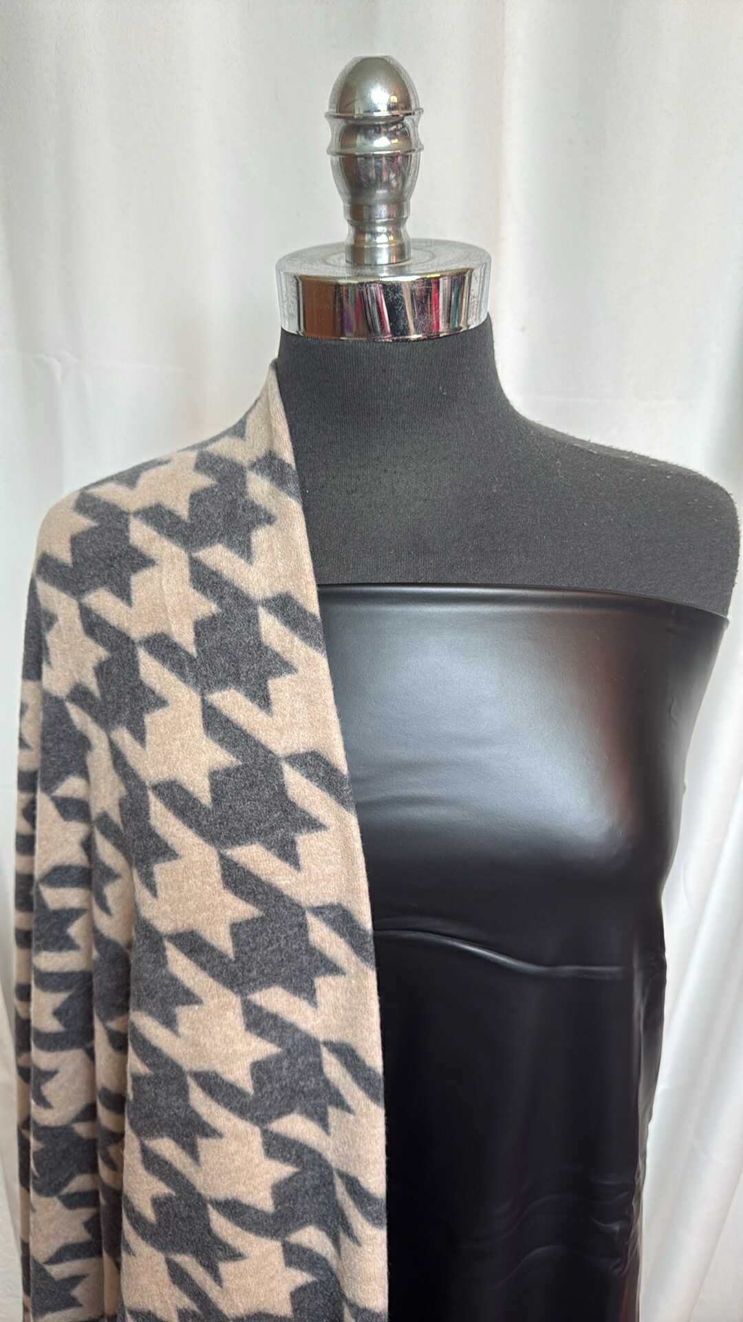 HOUNDSTOOTH/BLACK FOIL BUNDLE : 2YD Black 4-Way PF w/Foil & 2YD Houndstooth Extra-Brushed Hacci SK : A28563