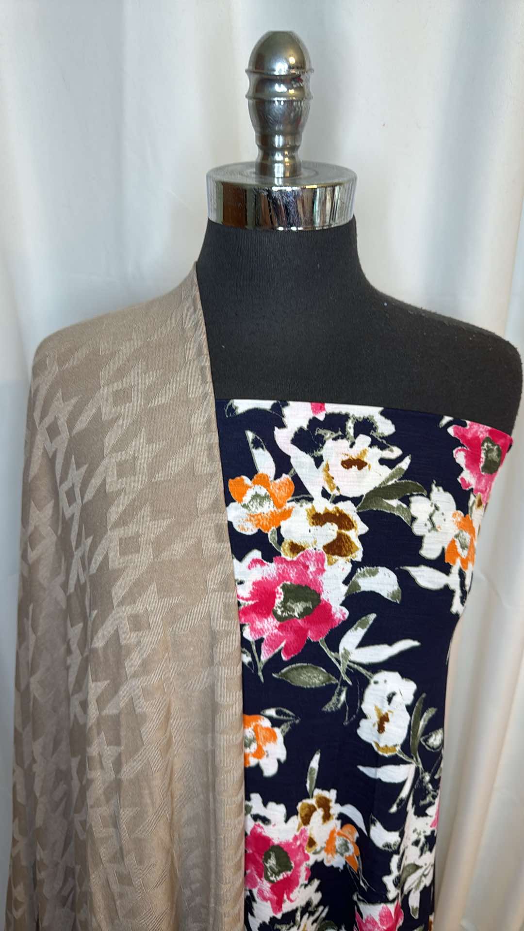 GEO/NAVY FLORAL BUNDLE : 2YD Navy Floral Bulgari & 2YD Geo Sweater Knit : A26703