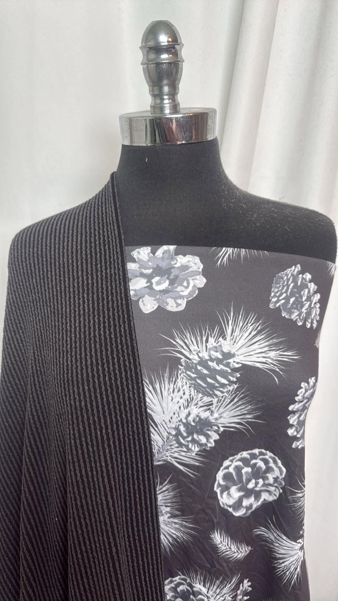 BLACK/CHARCOAL PINECONES BUNDLE : 1.5YD Charcoal Pinecones DBP & 2YD Black Urban Rib : A30892