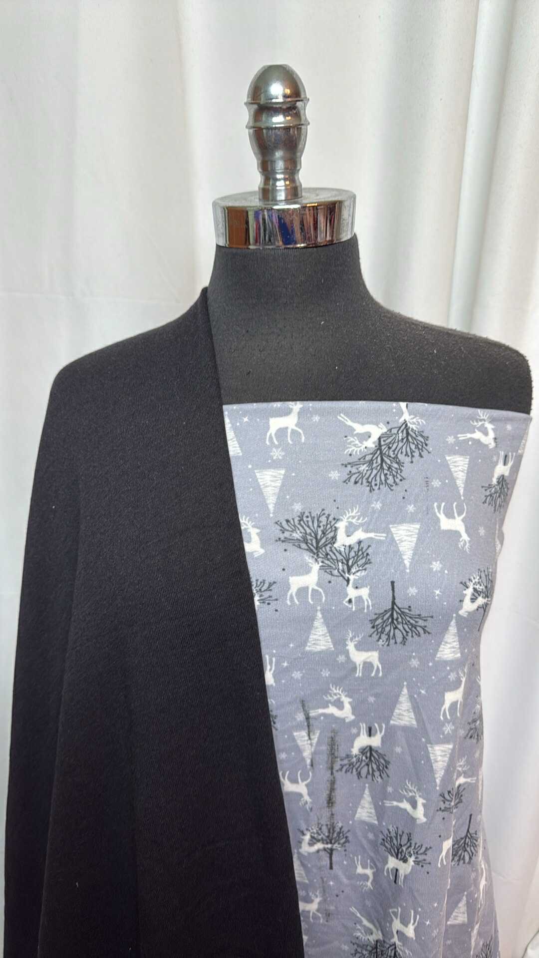 BLACK/SILVER DEER BUNDLE : 2YD Silver Deer PRS FT & 2YD Black Sweatshirt Fleece (72" Wide) : A27764