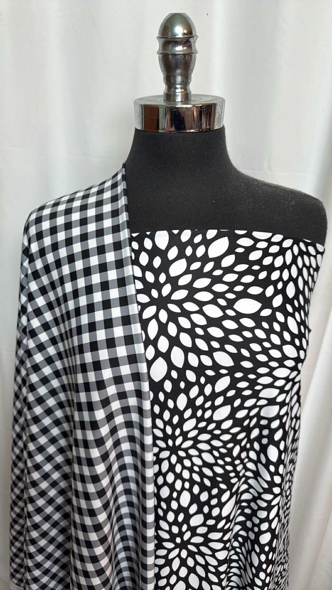 BLACK/WHITE PLAID/FLORAL BUNDLE : 1.5YD Black/White Plaid Yoga PF & 1+YD Black/White Floral Yoga PF : A27554
