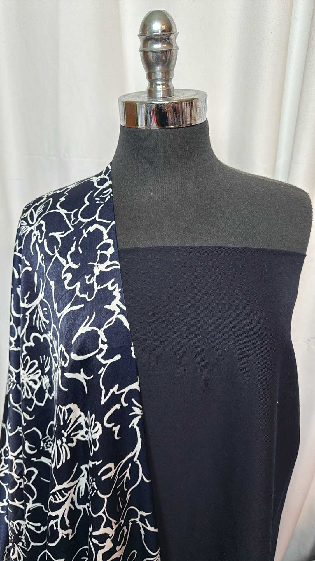 NAVY FLORAL BUNDLE : 2YD Navy Suiting & 2YD Navy Floral Poly Satin : A27699