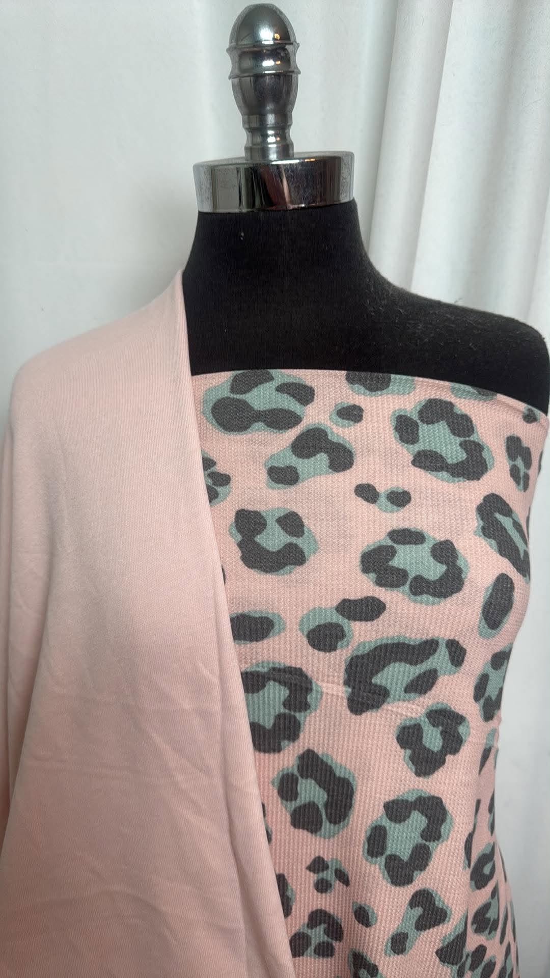 BLUSH/LEOPARD BUNDLE : 2YD Blush Leopard Thermal & 1YD Blush Brushed Sweatshirt Fleece (72" Wide) : A30896