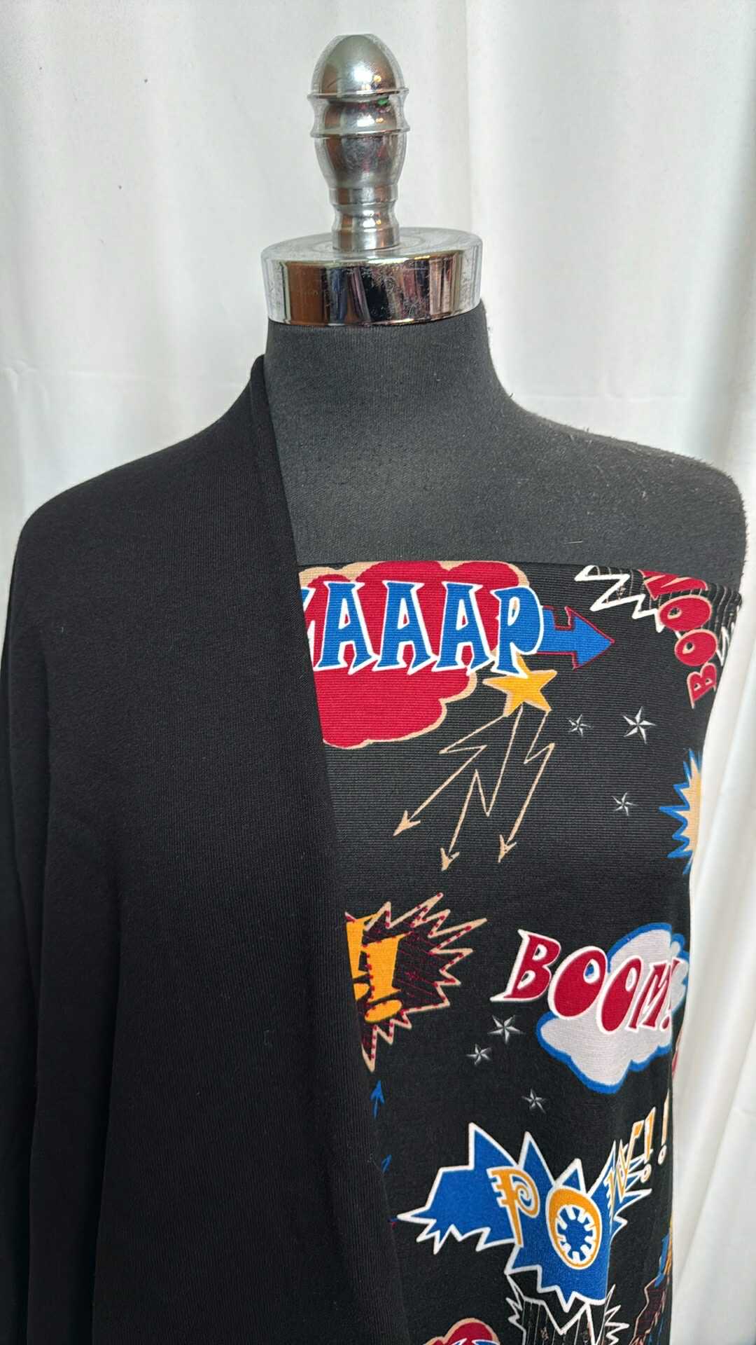 ONOMATOPOEIA BUNDLE : 2YD Cartoon Onomatopoeia Ponte & 1YD Black Sweatshirt Fleece (72" Wide) : A28309