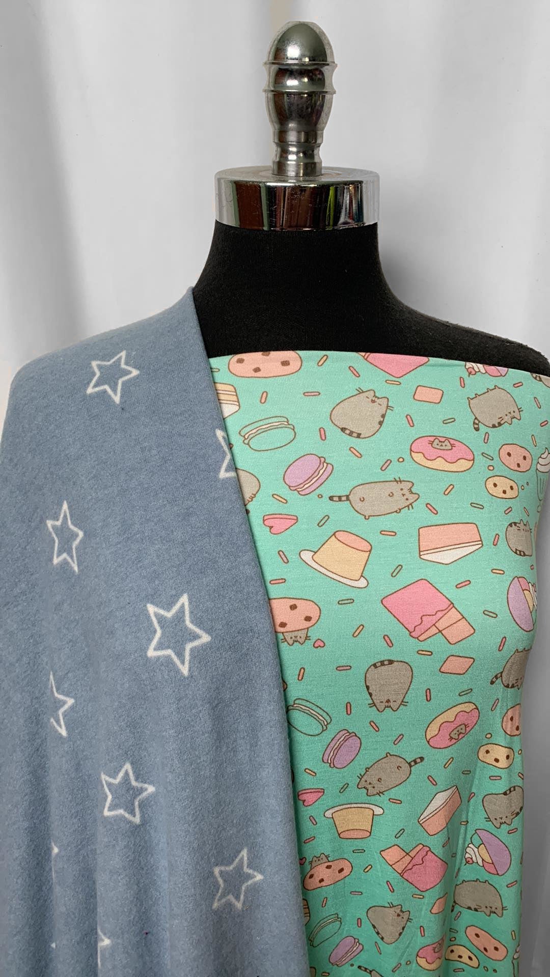 PUSHEEN CATS/STARS BUNDLE : 2YD Pusheen Cats R/S & 2YD Blue Star Brushed Hacci SK : A2043