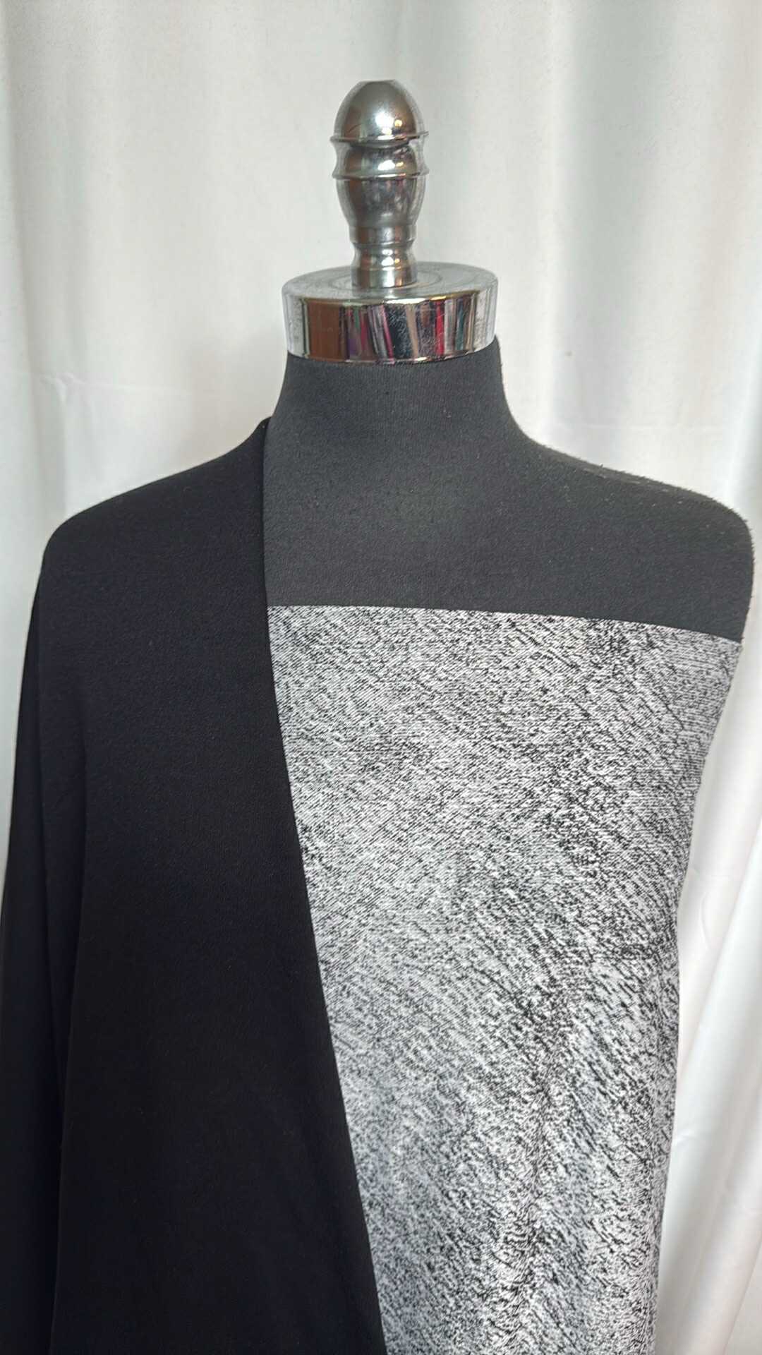 BLACK/WHITE ABSTRACT BUNDLE : 2YD Black/White Abstract Jacquard PF & 2YD Black Sweatshirt Fleece (72" Wide) : A28551