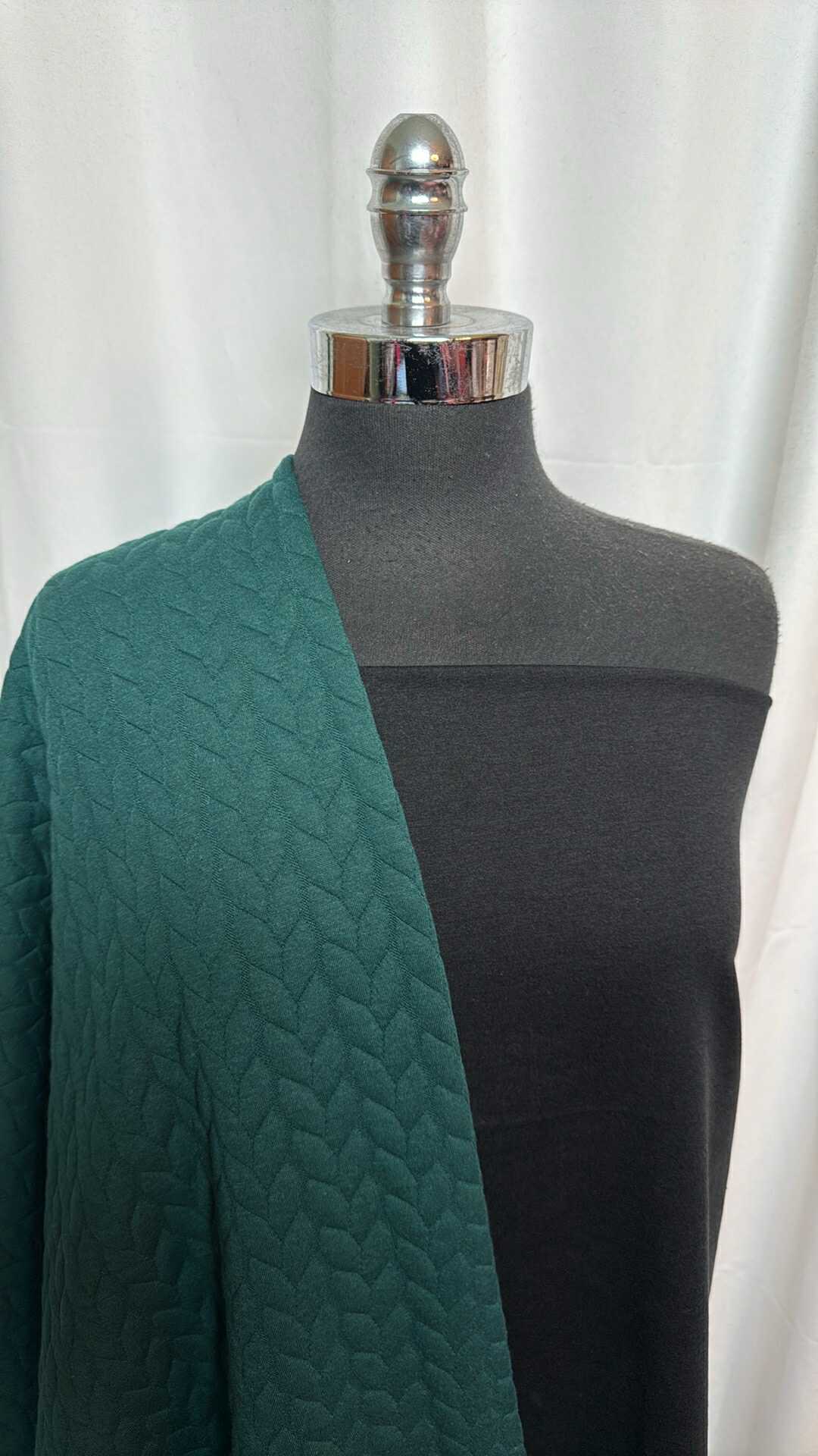 BLACK/GREEN QUILTED BUNDLE : 1+YD Black 2-Tone Peached PF & 2YD Green Cable Quilted : A28731