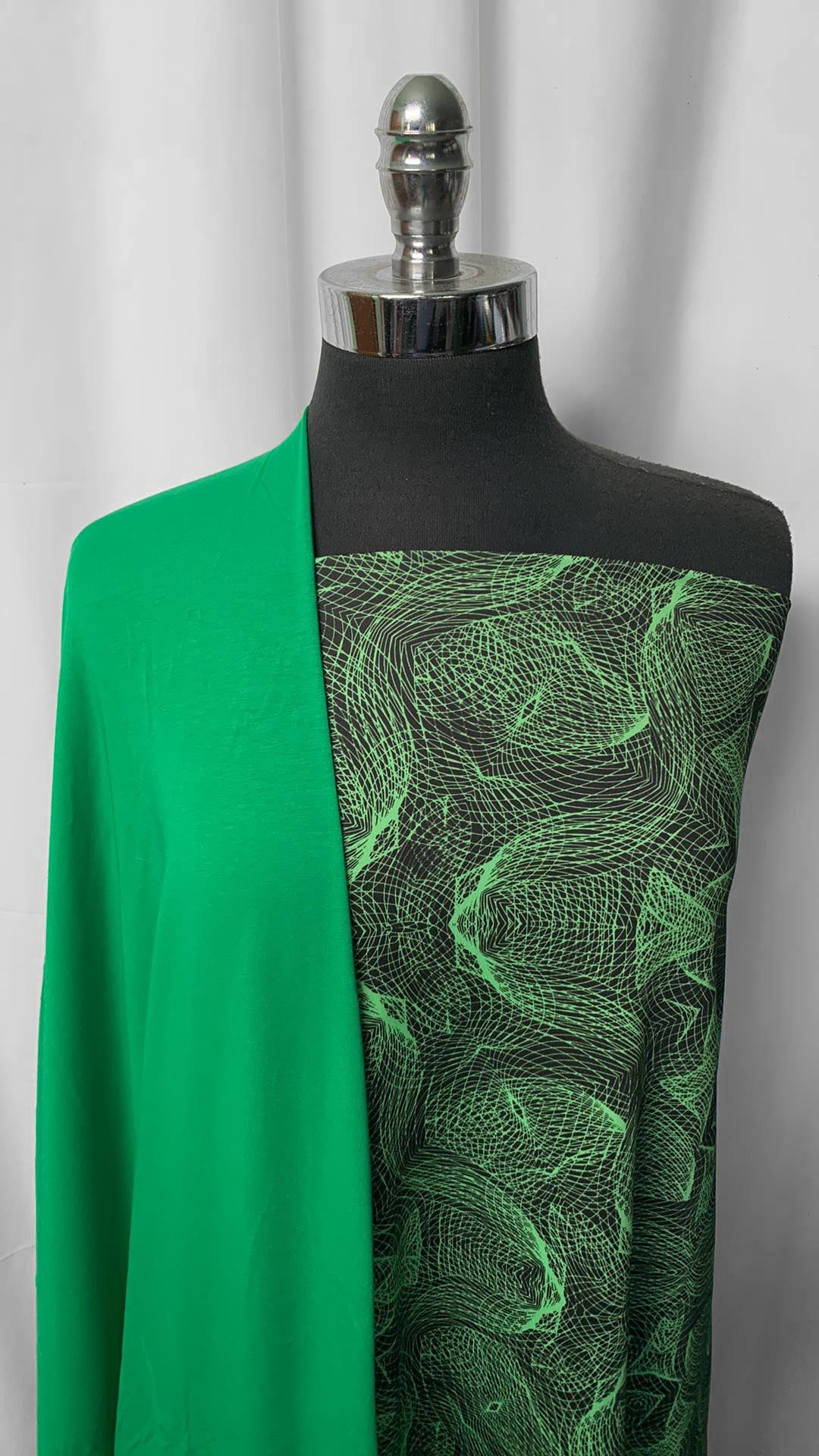 GREEN ABSTRACT LINES BUNDLE : 2YD Black/Green Abstract Lines Yoga PF & 2YD Green R/S : A25100