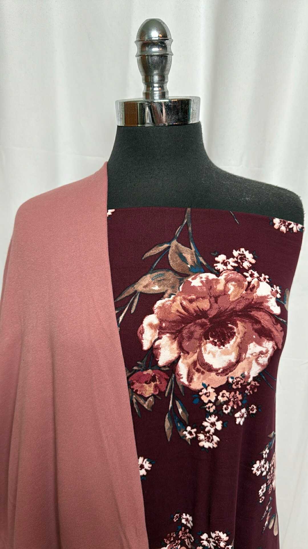 MAUVE/BURGUNDY FLORAL BUNDLE : 3.5YD Burgundy Floral DBP & 2YD Mauve Sweatshirt Fleece (72" Wide) : A29260