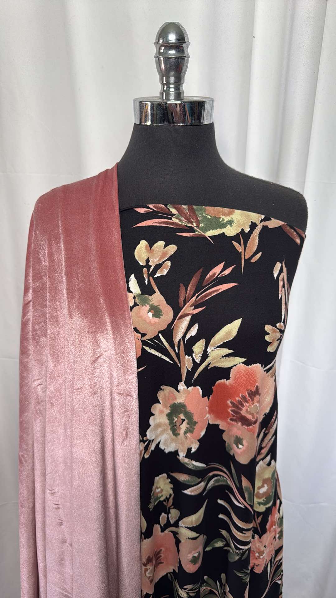 FLORAL/MAUVE VELVET BUNDLE : 1.5YD Black Floral SBP & 1.5YD Mauve Stretch Velvet : A26131