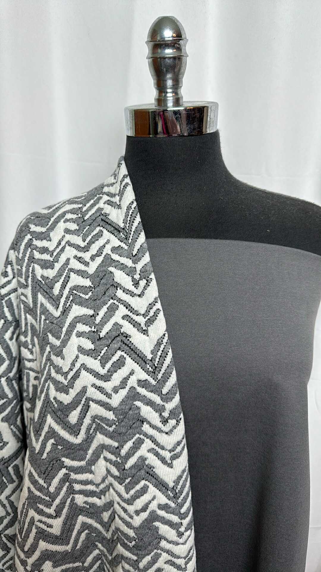 GREY/JACQUARD BUNDLE : 1YD True Grey Peached PF & 2YD Heavy Korean Jacquard : A29072