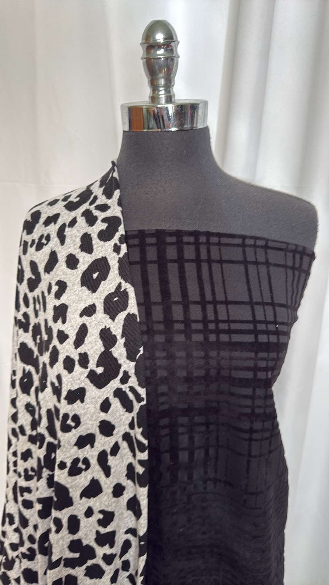 PLAID/LEOPARD BUNDLE : 1YD Black Plaid Flocked DK & 2.5YD Leopard Brushed Hacci SK : A26476