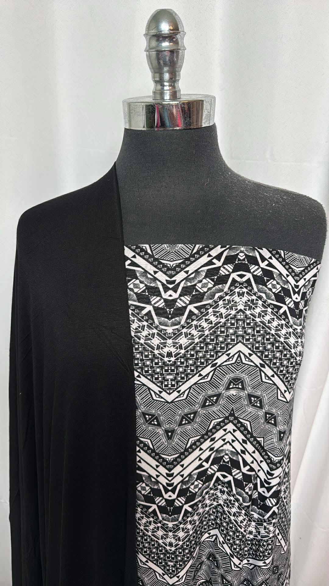 BLACK/WHITE CHEVRON BUNDLE : 3YD Black/White Chevron ITY & 2YD Black R/S : A30274