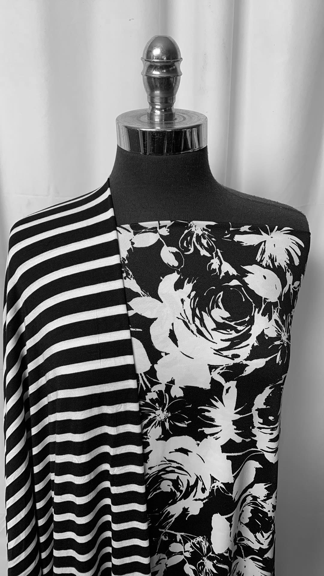 BLACK/WHITE FLORAL/STRIPE BUNDLE : 2YD Stripe Bamboo & 2YD Floral ITY : A25162