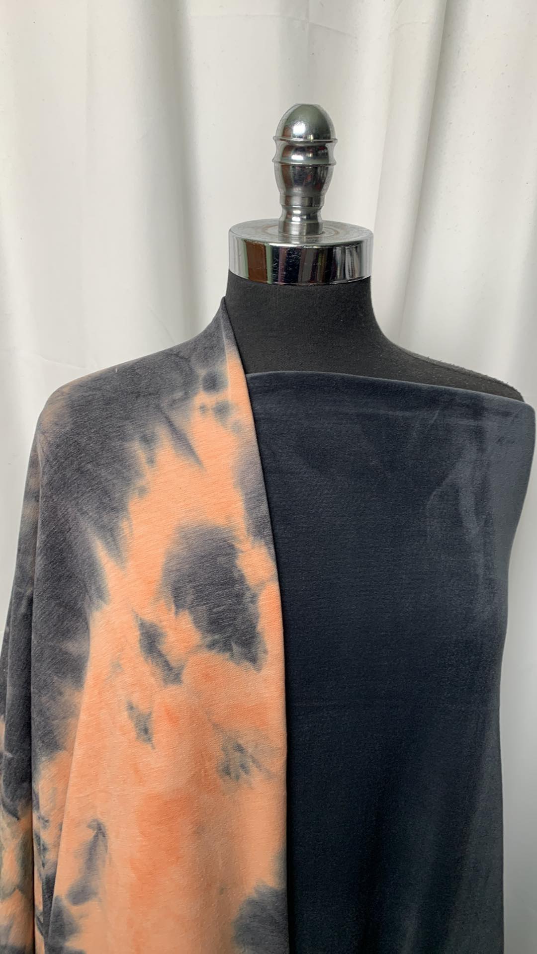 TIE DYE/CHARCOAL PLUSH : 2YD Charcoal Velvet Plush & 2YD Tie Dye Brushed FT : A1781