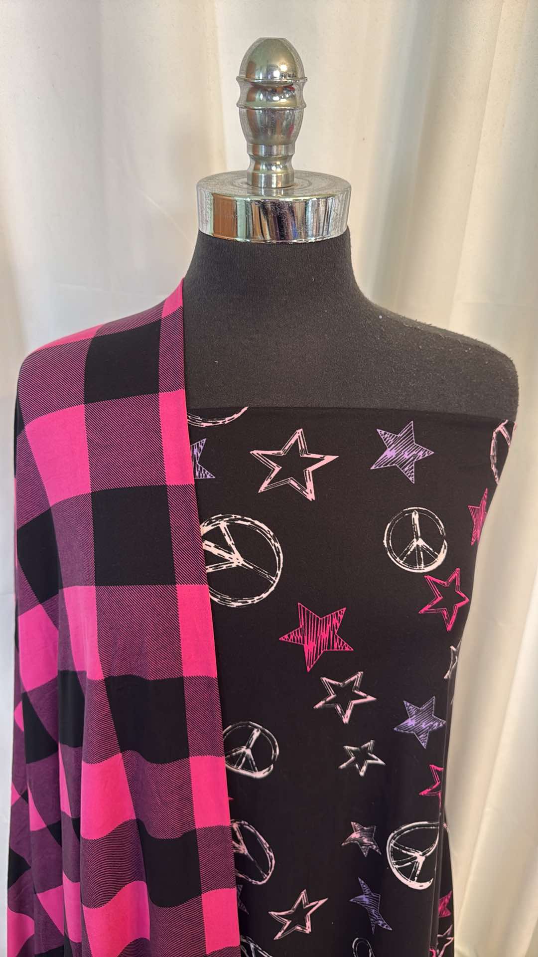 FUCHSIA PLAID/PEACE-STAR BUNDLE : 2YD Fuchsia Plaid DBP & 2YD Peace/Star DBP : A26709