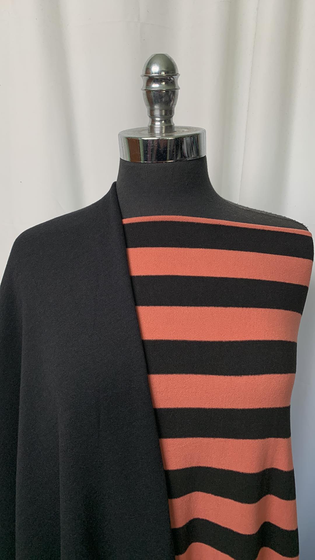 BLACK/STRIPE BUNDLE : 2YD Black Sweatshirt Fleece & 2YD Stripe Oakley SK : A1930