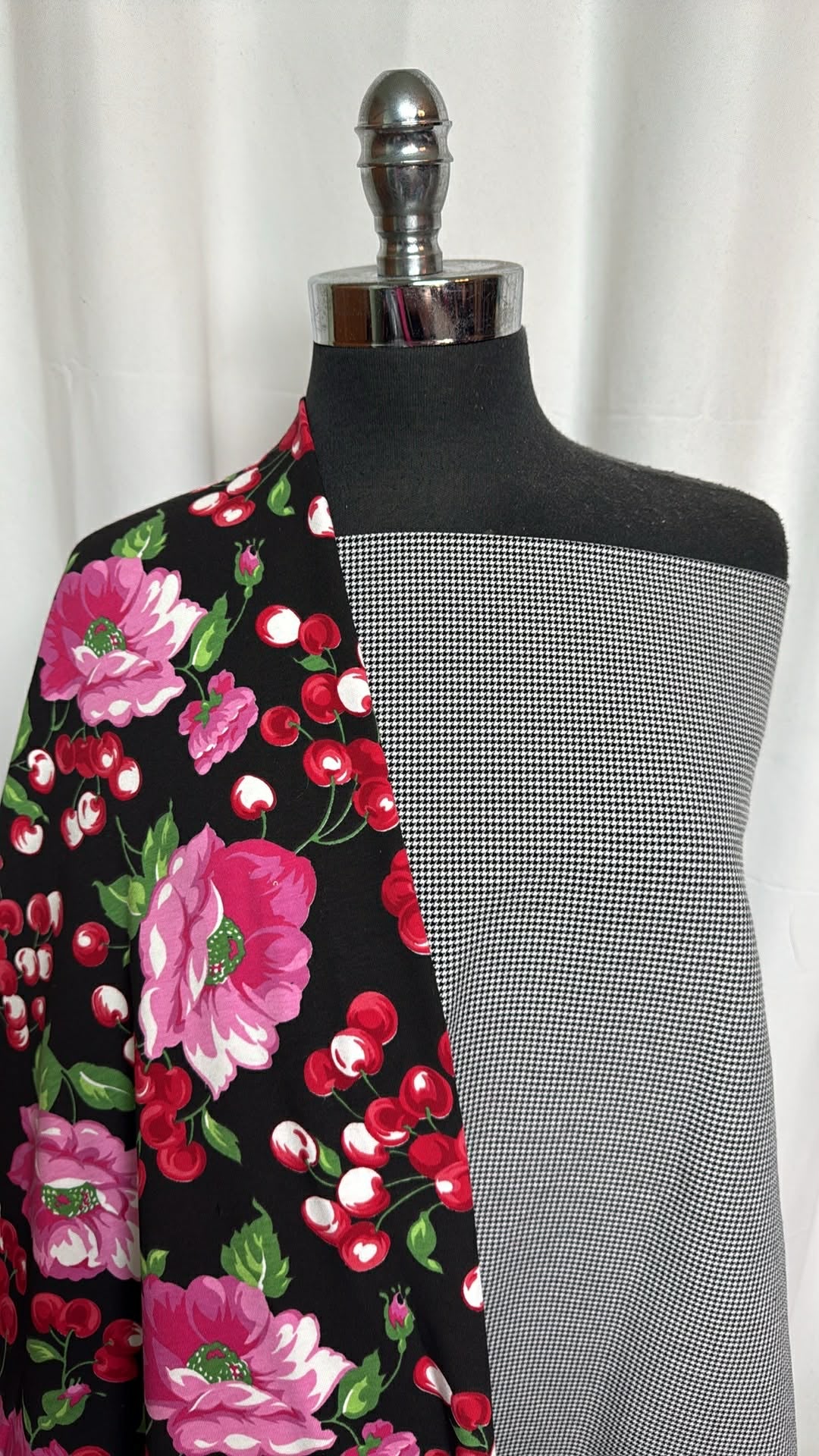 FLORAL CHERRY/HOUNDSTOOTH BUNDLE : 3YD Micro Houndstooth Millennium & 3YD Floral/Cherry C/S : A29378
