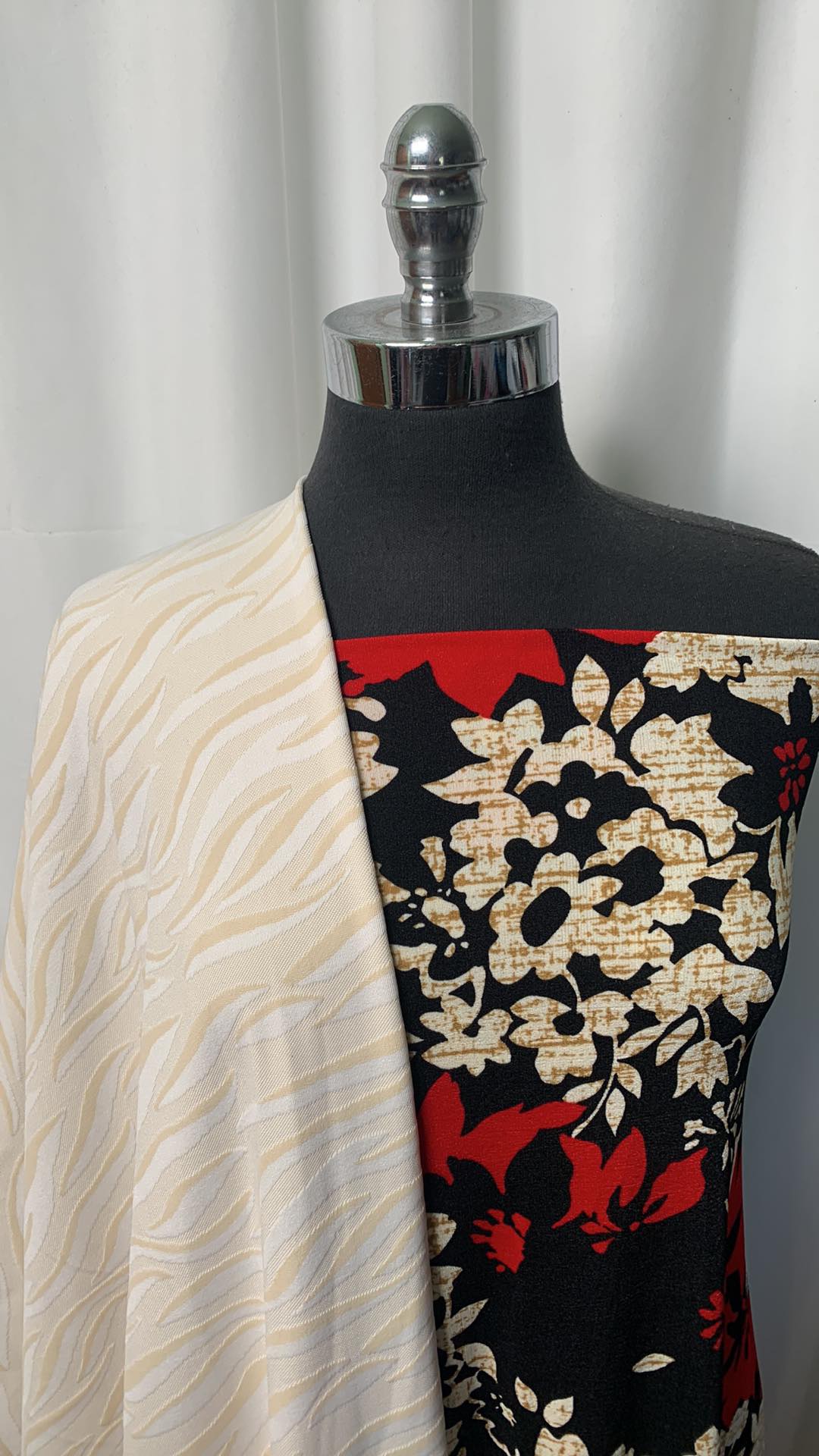 BLACK/RED FLORAL BUNDLE : 2YD Black/Red Floral Slinky & 2YD Jacquard PF : A25089