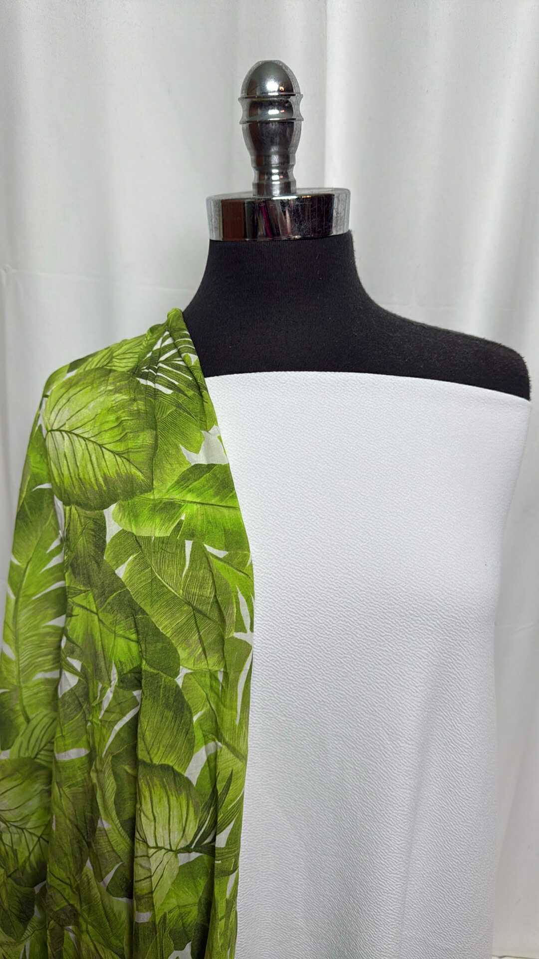 WHITE/GREEN LEAVES BUNDLE : 3YD White Liverpool & 3.5YD Green Leaves Cotton Lawn : A29159