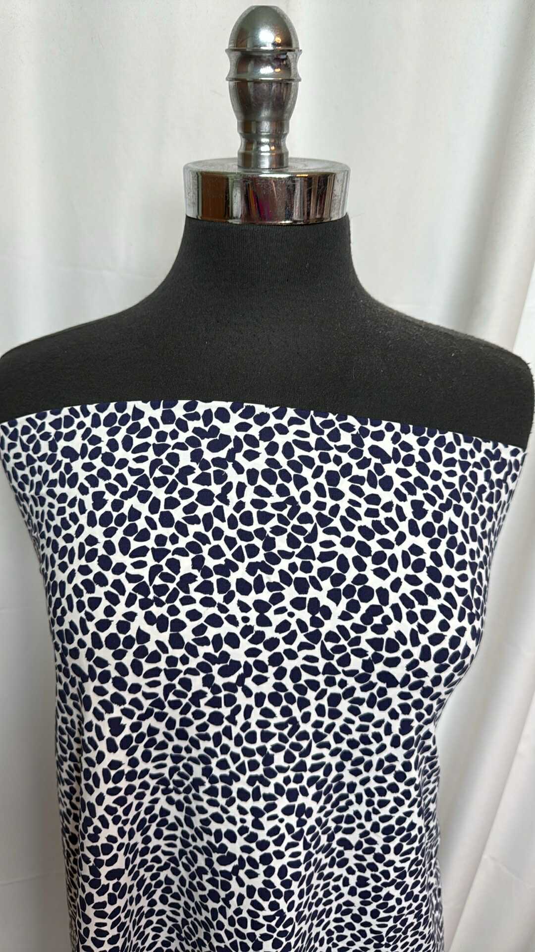 31 (Navy) - Nylon/Spandex - 1 Yard Cut