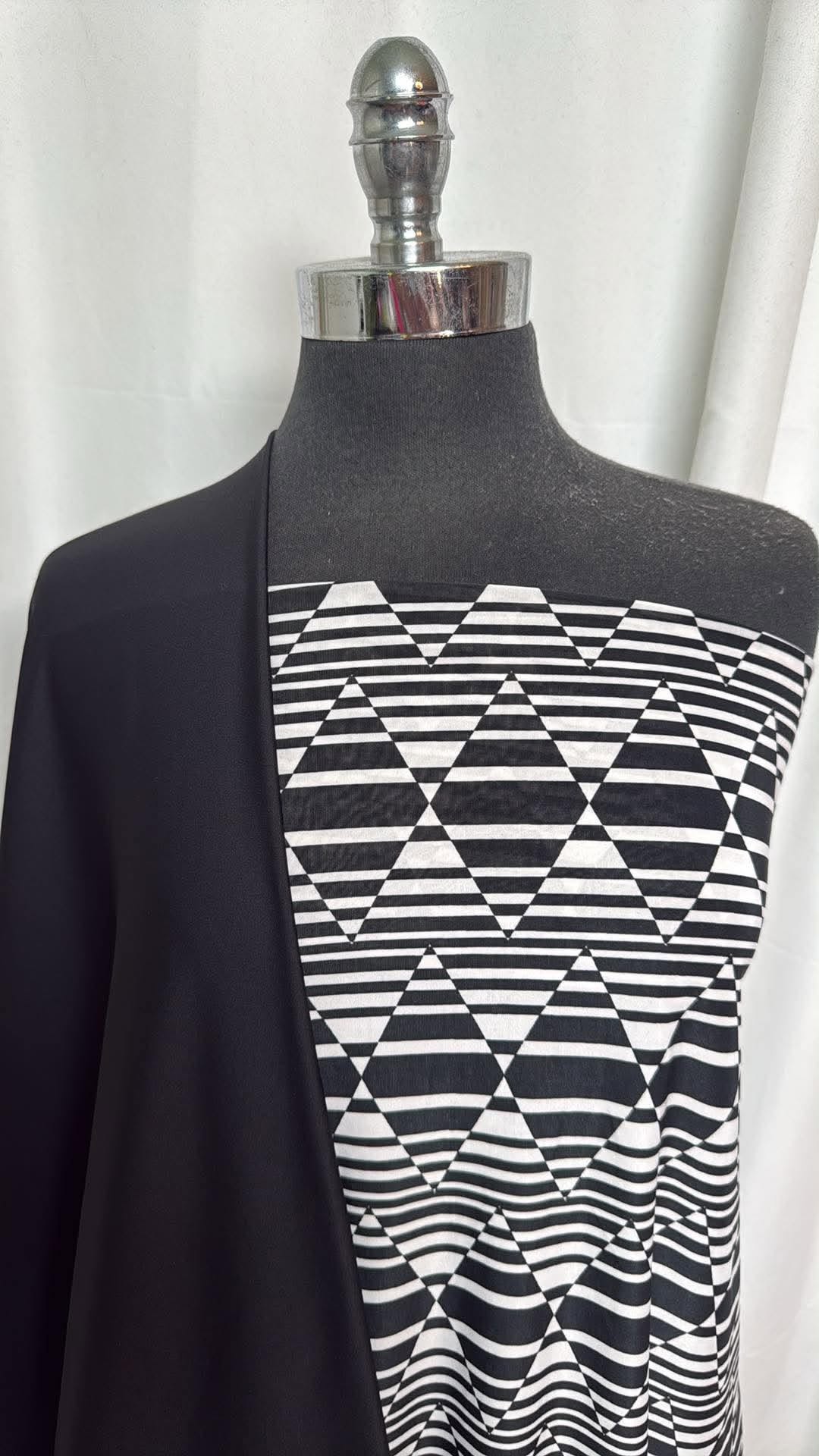 BLACK/WHITE DIAMOND BUNDLE : 1YD Black Yoga PF & 1YD Black/White Diamond Light-Weight ITY : A30581