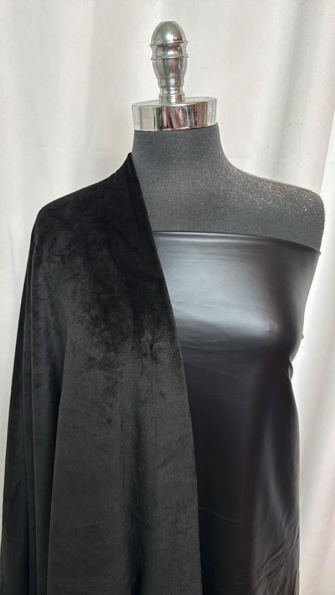 BLACK VELVET/FOIL BUNDLE : 2YD Black Velvet Plush & 2YD Black 4-Way PF w/Foil : A30485