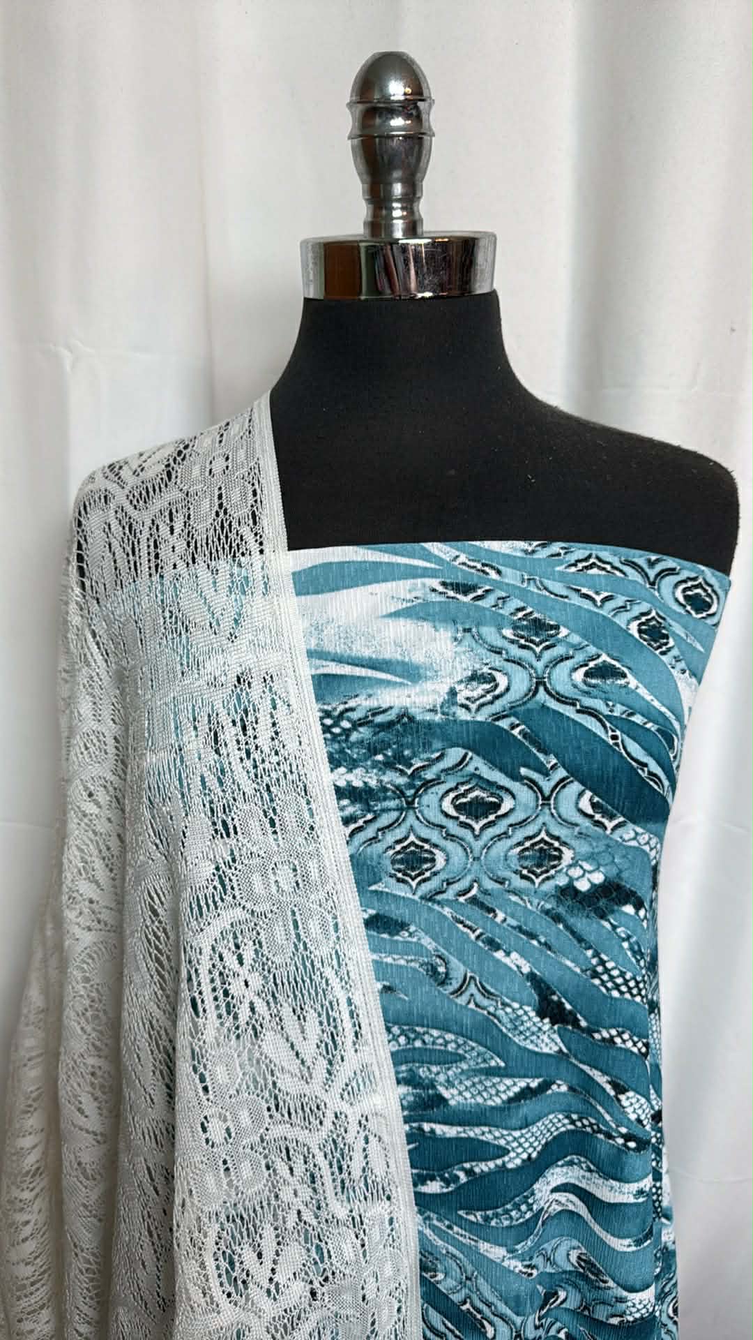 ABSTRACT/WHITE LACE BUNDLE : 3YD Abstract P/S & 2YD White Lace : A29556