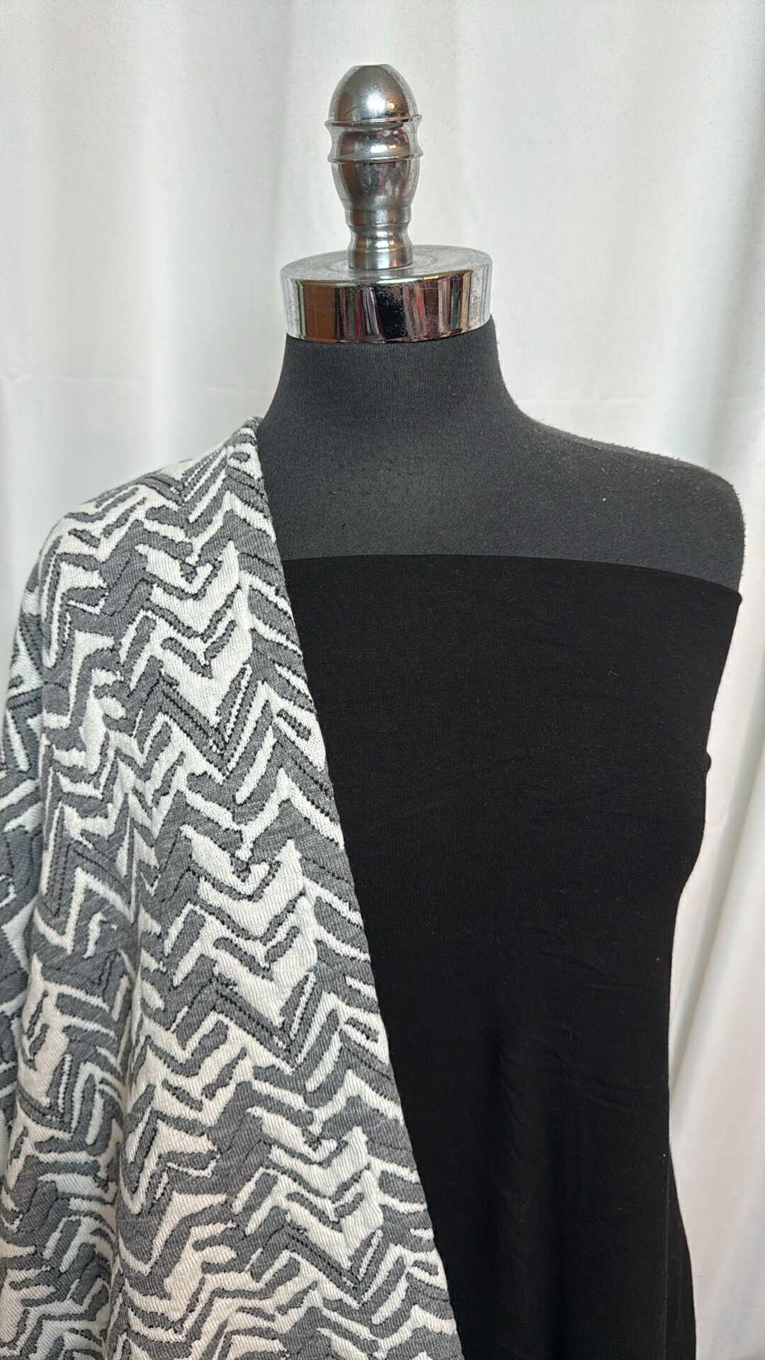 BLACK/GREY-WHITE JACQUARD BUNDLE : 2YD Grey/White Heavy Jacquard & 2YD Black Bamboo C/S FT : A28655