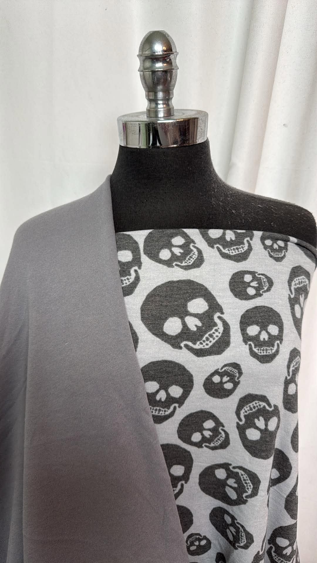 GREY/SKULLS BUNDLE : 2YD Grey Brushed Sweatshirt Fleece (72" Wide) & 1.5YD Skulls PRS FT : A31019