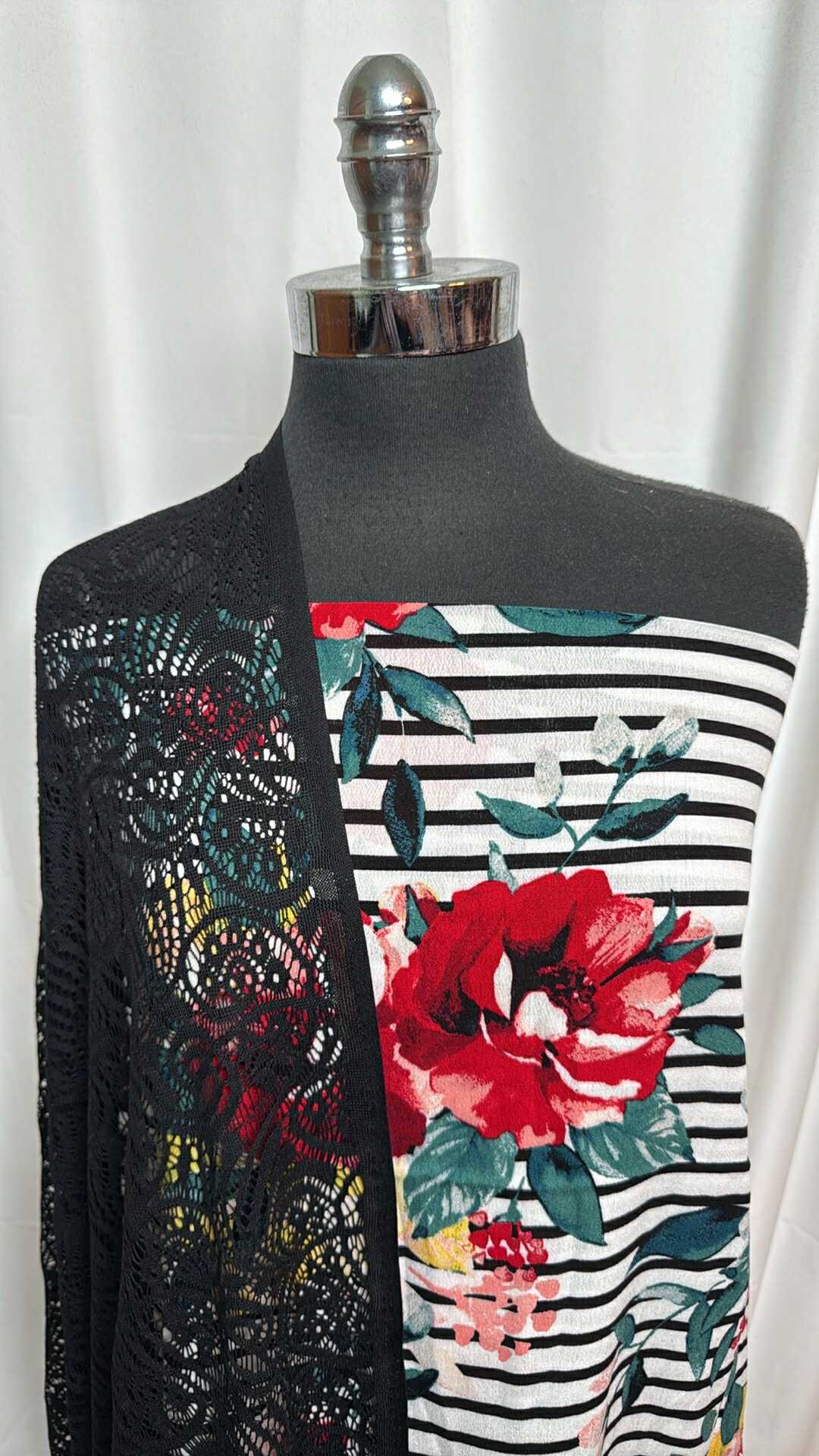 FLORAL STRIPE/LACE BUNDLE : 2YD Floral/Stripe Crinkle Rayon Woven & 2YD Black Crochet Lace : A27849
