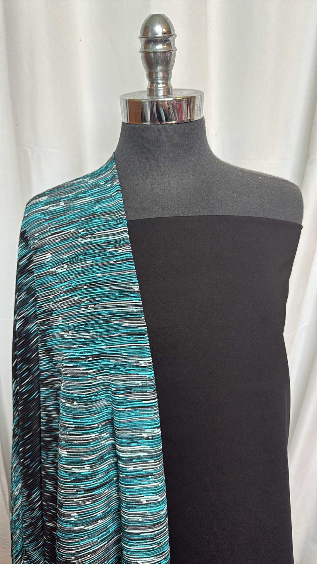 BLACK/PLEATED WOVEN BUNDLE : 2YD Black Japanese Ponte & 2YD Pleated Woven : A27927